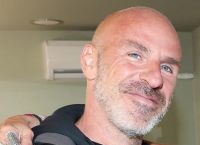 Στέφανος Ξενάκης: «Χάραξα στον τοίχο της φυλακής τα κεφάλαια για το βιβλίο μου»