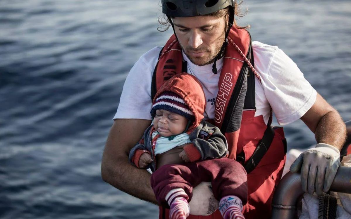 Τα είπε όλα ο Ιάσονας Αποστολόπουλος: «”Θυσία” τα παιδιά στα Τέμπη, “αυτοθυσία” τώρα για τους πιλότους»