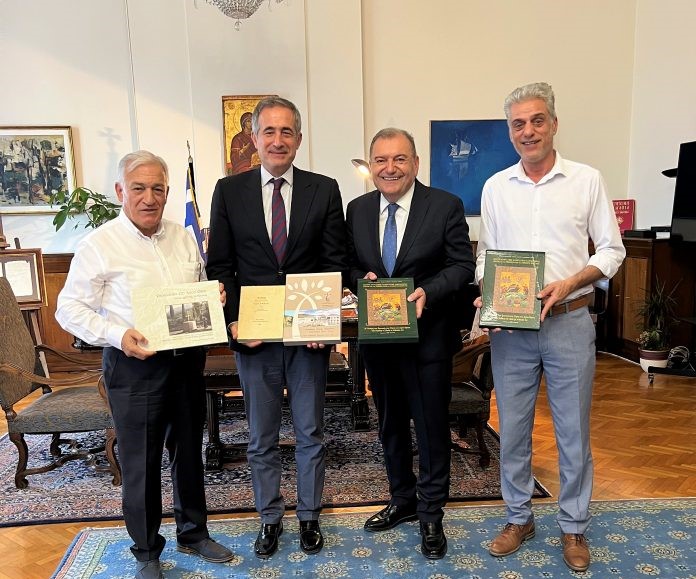 Κυρίζογλου, Καϊτεζίδης και Μαυρίδης παρέδωσαν υπόμνημα προτάσεων στο Υ.ΜΑ.Θ
