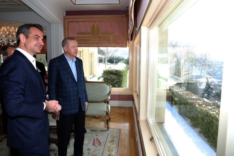 Mitsotakis, Erdogan’s meeting in Vilnius a window of opportunity for Greek-Turkish relations