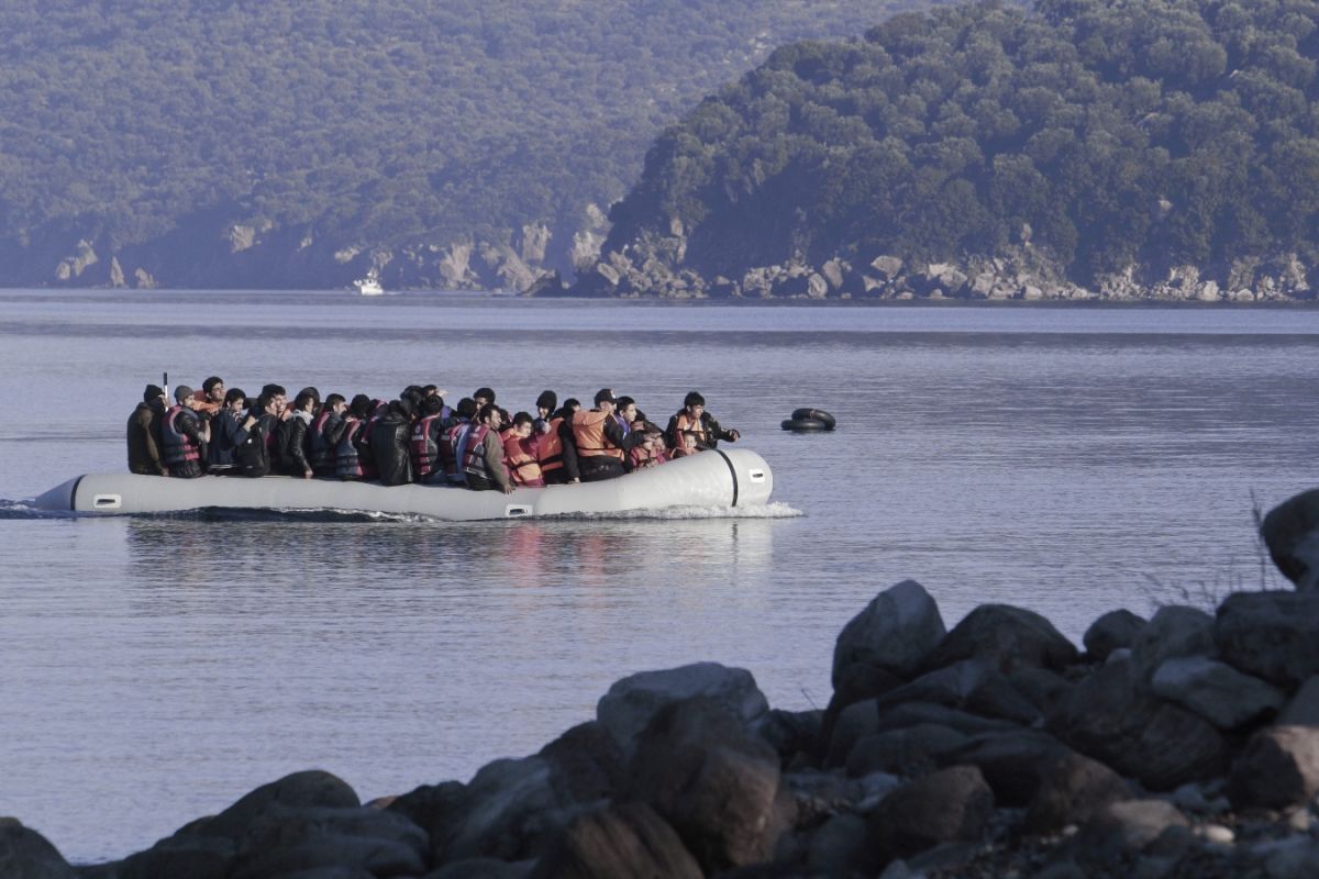 «Ξεσκεπάστηκαν» δύο μεγάλα δίκτυα που «περνούσαν» μετανάστες από τη Λέσβο