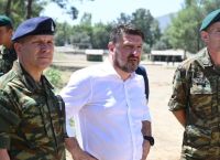 Επιθεώρηση Χαρδαλιά σε αποθήκες του στρατού: «Χωρίς τις Ένοπλες Δυνάμεις η χώρα θα είχε καταρρεύσει»