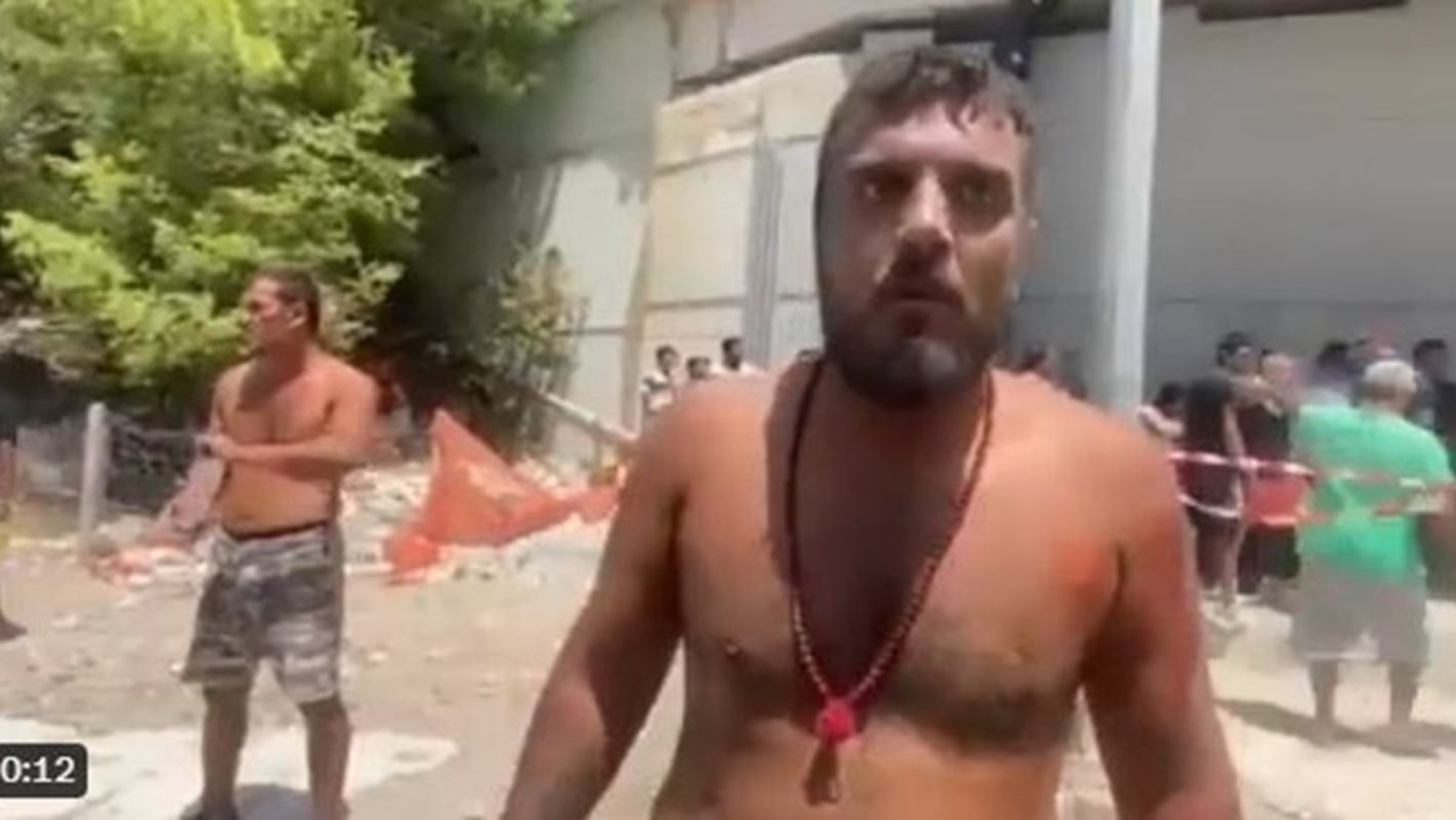Μαρτυρία Ρομά: “Βγάζαμε κάτι σίδερα” – Κάνει λόγο για περισσότερους νεκρούς από την κατάρρευση της γέφυρας