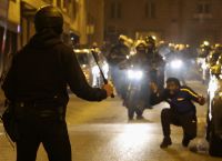 Γαλλία: Σε κατάσταση πολιορκίας η χώρα από την εξέγερση των ανηλίκων για 5η μέρα
