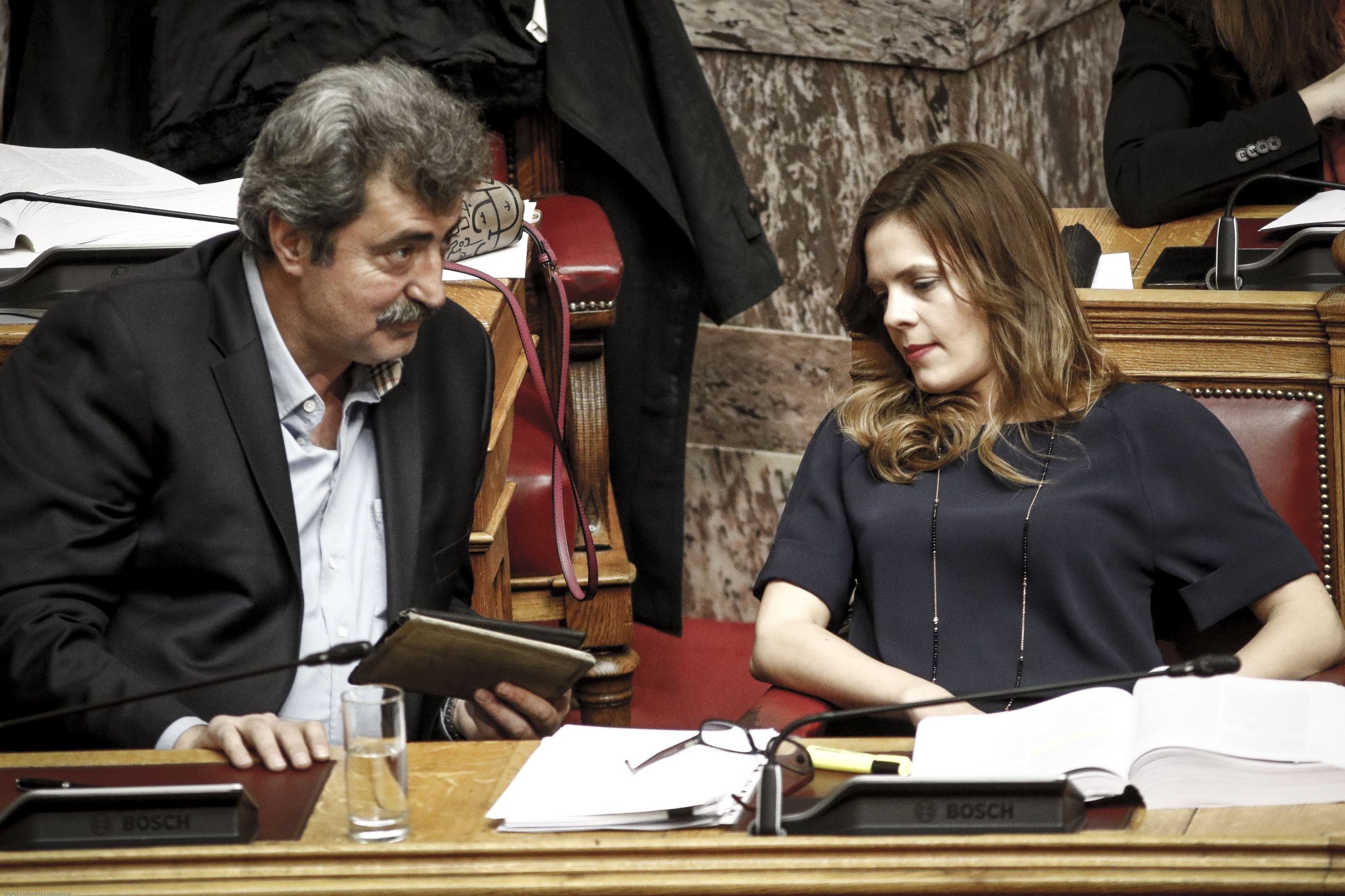 ΣΥΡΙΖΑ: Αιχμές Πολάκη κατά της Αχτσιόγλου για τους «αδικημένους δημοσιογράφους»