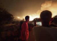 Δύσκολη νύχτα στη Ρόδο -Εκκενώνονται χωριά, ενισχύονται οι δυνάμεις πυρόσβεσης