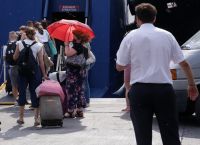 Το αδιαχώρητο στα λιμάνια: Γεμάτα αναχωρούν τα πλοία – Συνεχίζεται η έξοδος των ταξιδιωτών