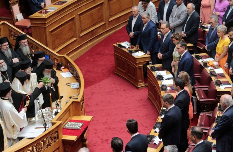 The new goverment sworn-in; election of the parliament president and the presidium on Tuesday