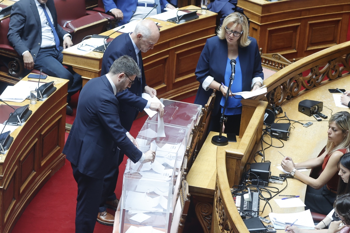 Βουλή: Εξελέγη το προεδρείο – Χωρίς αντιπροέδρους «Σπαρτιάτες», «Νίκη» και «Πλεύση Ελευθερίας»