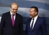 Κοινή πορεία Χατζηδάκη – Στουρνάρα για θετική πορεία της οικονομίας