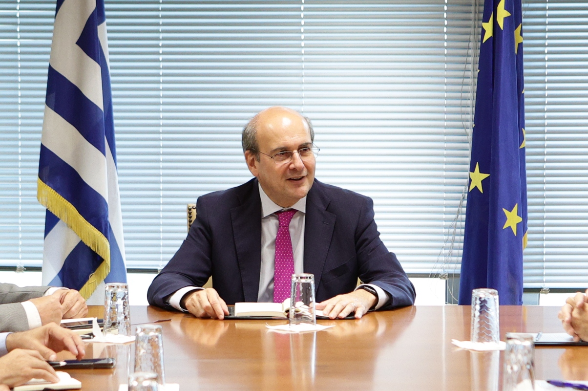 Τη Δευτέρα το ραντεβού Χατζηδάκη με τους τραπεζίτες