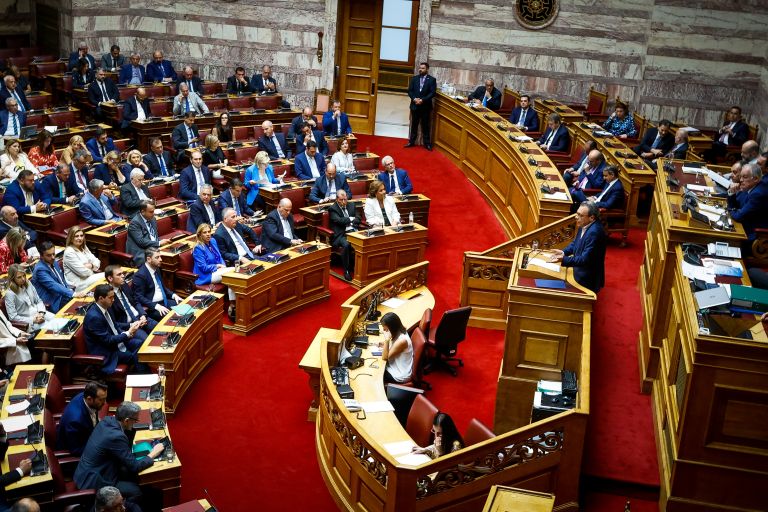 Κυβέρνηση: Σε δημόσια διαβούλευση το νομοσχέδιο για την ψήφο των αποδήμων