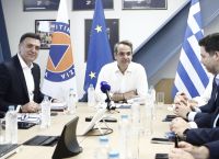 Επίσκεψη Μητσοτάκη στο υπουργείο Κλιματικής Αλλαγής και Πολιτικής Προστασίας – Τον υποδέχθηκε ο Κικίλιας