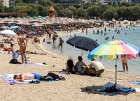 Καύσωνας Κλέων: Οι Αθηναίοι «βούλιαξαν» ξανά τις παραλίες