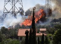 Φωτιά τώρα στον Κουβαρά: Εκκενώνονται Λαγονήσι και Ανάβυσσος – Μήνυμα από το 112