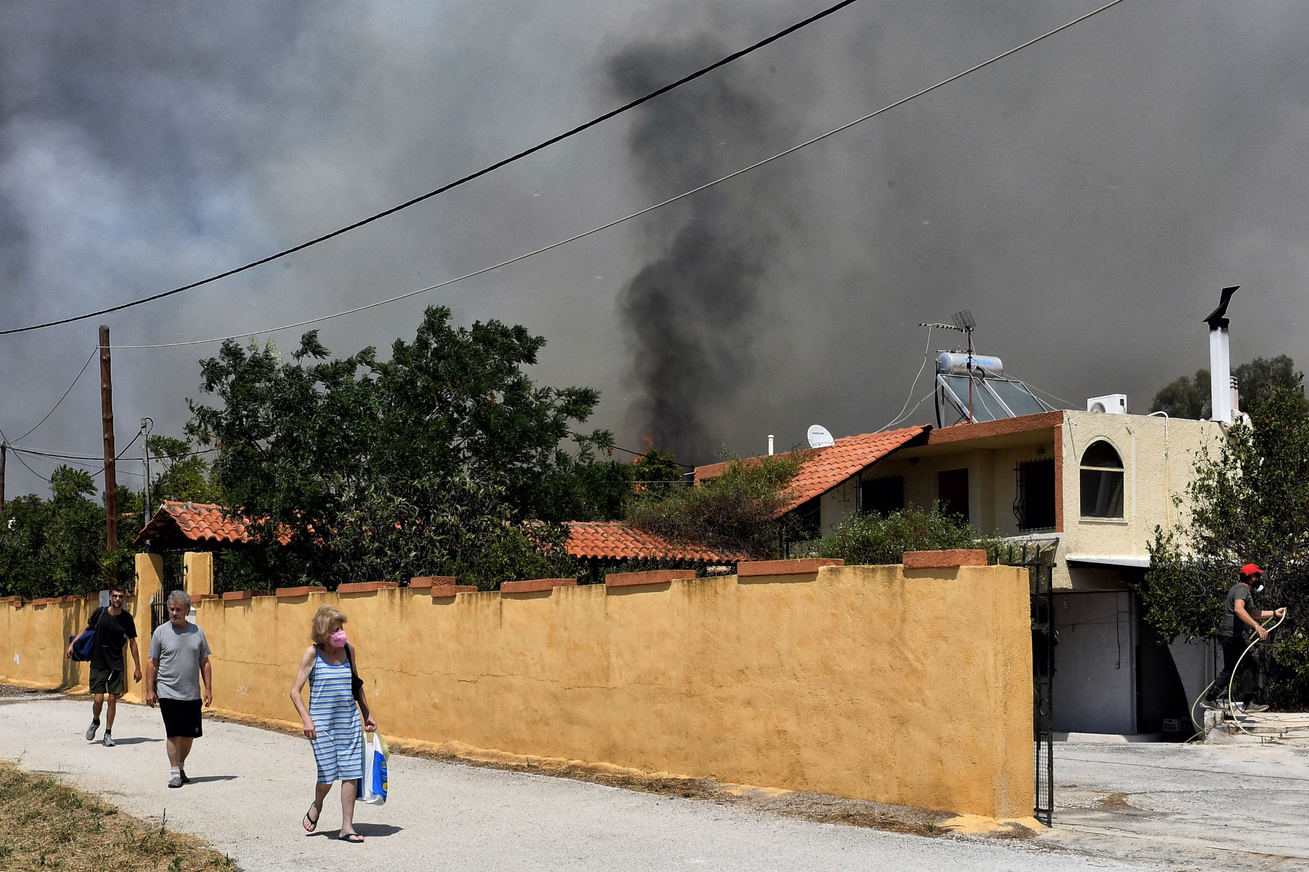 Τριαντόπουλος: «Κόκκινα» 250 σπίτια μετά τις πυρκαγιές – Η βοήθεια που λαμβάνουν οι πυρόπληκτοι