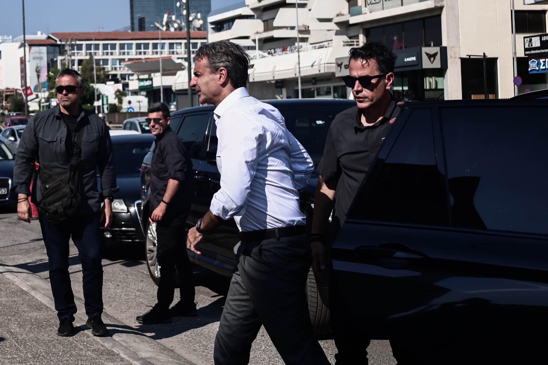 Στο Συντονιστικό Κέντρο Πολιτικής Προστασίας ο πρωθυπουργός – Ενημερώνεται για τα πύρινα μέτωπα