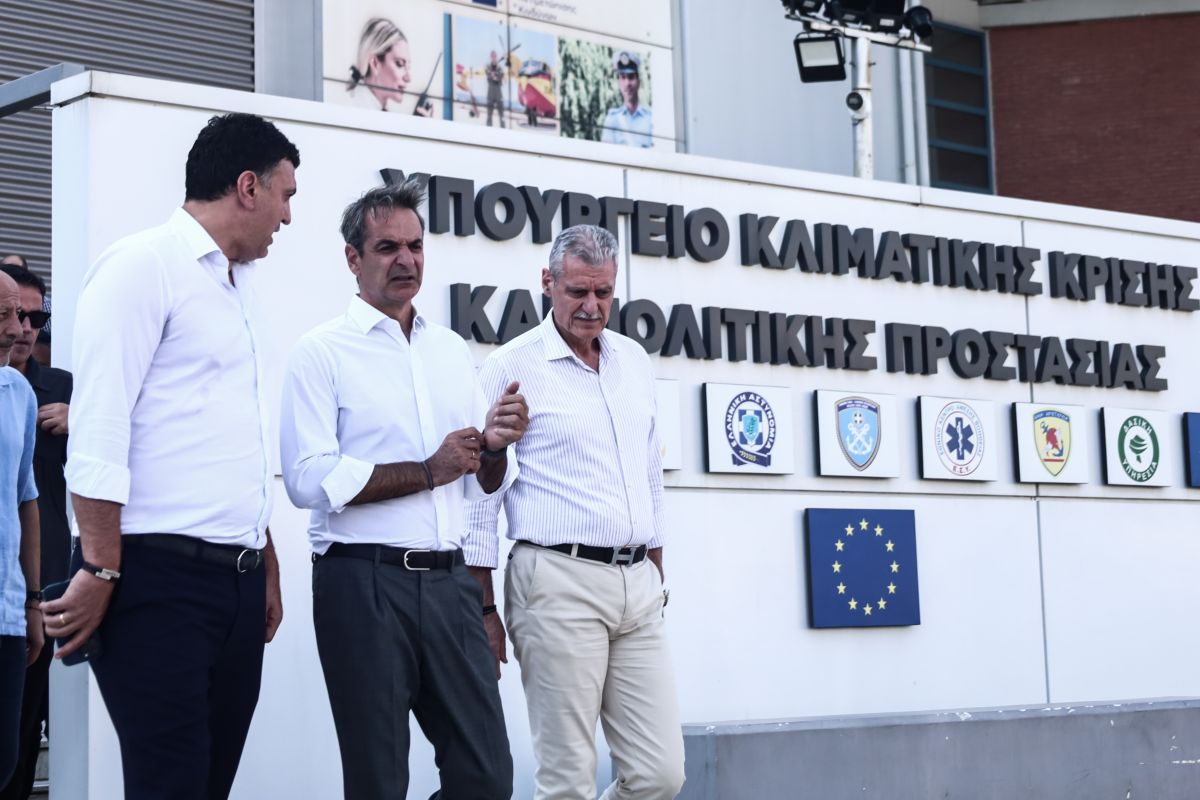 Πυρκαγίες για τρίτο εικοσιτετράωρο: Οι κυβερνητικές συσκέψεις και οι επόμενες κινήσεις