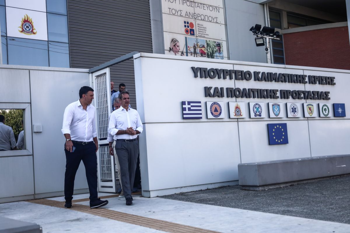 Μητσοτάκης: Στο Εθνικό Συντονιστικό Κέντρο για την πυρκαγιά στη Ρόδο