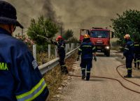 Φωτιά Λουτράκι: Μήνυμα του 112 – Εκκένωση του οικισμού Γλυκιά Ζωή προς Αγίους Θεοδώρους