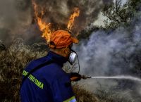 Μεγάλη φωτιά στη Ρόδο – Καίγεται πυκνό δάσος – H φωτιά ξεκίνησε από παλιό σκουπιδότοπο
