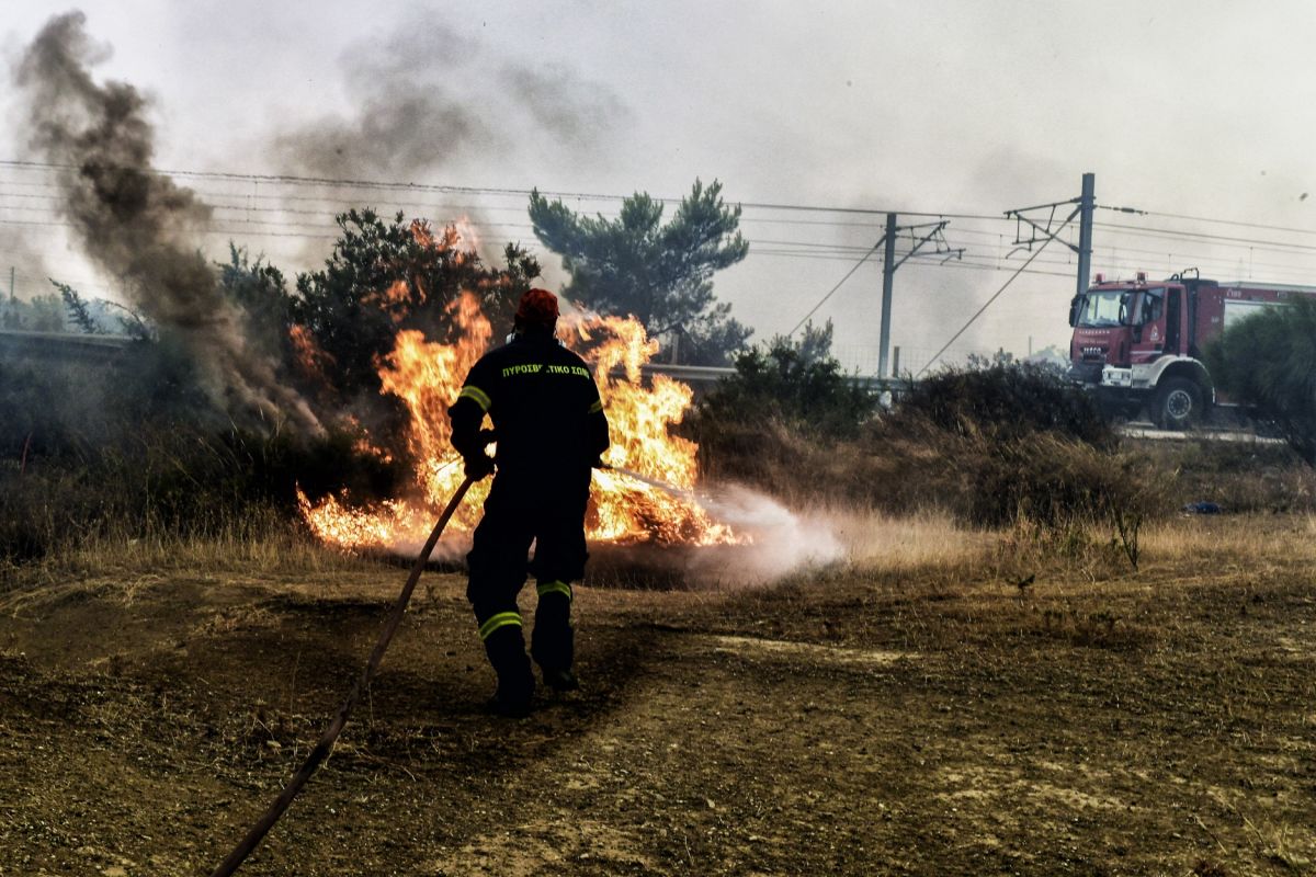 Πυρκαγιές: Ανάκληση αδειών των πυροσβεστών σε όλη τη χώρα