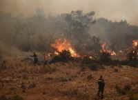 Φωτιά τώρα: Μεγάλη αναζωπύρωση ανάμεσα σε Μάνδρα και Μέγαρα