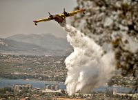 Σε ύφεση το μέτωπο σε Αττική – Κορυφώνεται η μάχη σε Ρόδο
