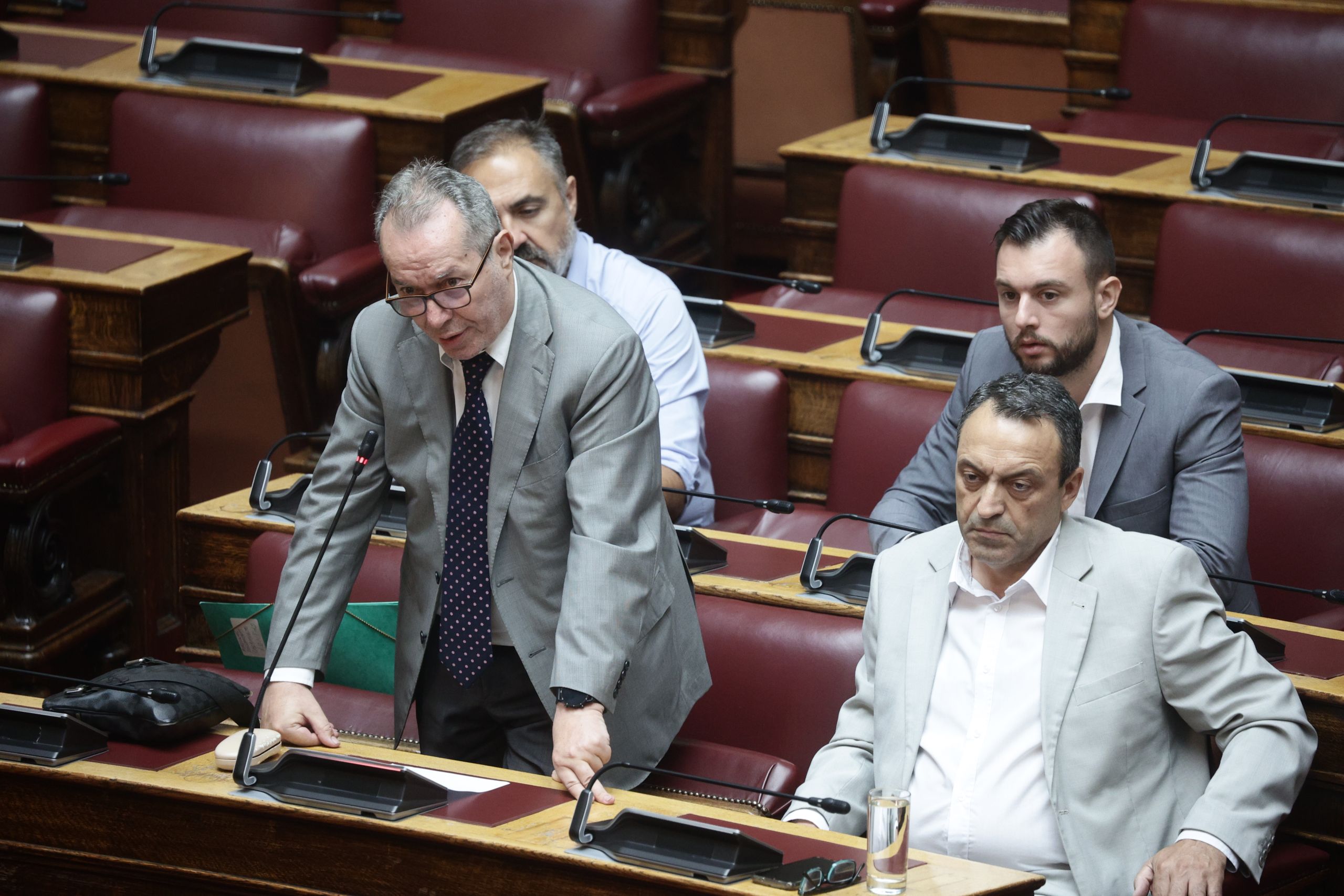 Σπαρτιάτες: «Αδειάζουν» τον Στίγκα – Στηρίζουν Κασιδιάρη 9 βουλευτές
