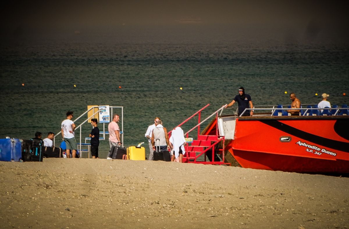 Φωτιά στη Ρόδο: Μετακινήθηκαν 19.000 άτομα – Η μεγαλύτερη επιχείρηση εκκένωσης