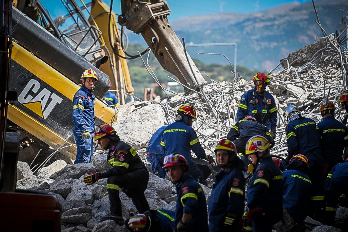 Πάτρα: Ένας νεκρός, πολλοί τραυματίες – Ψάχνουν για επιζώντες