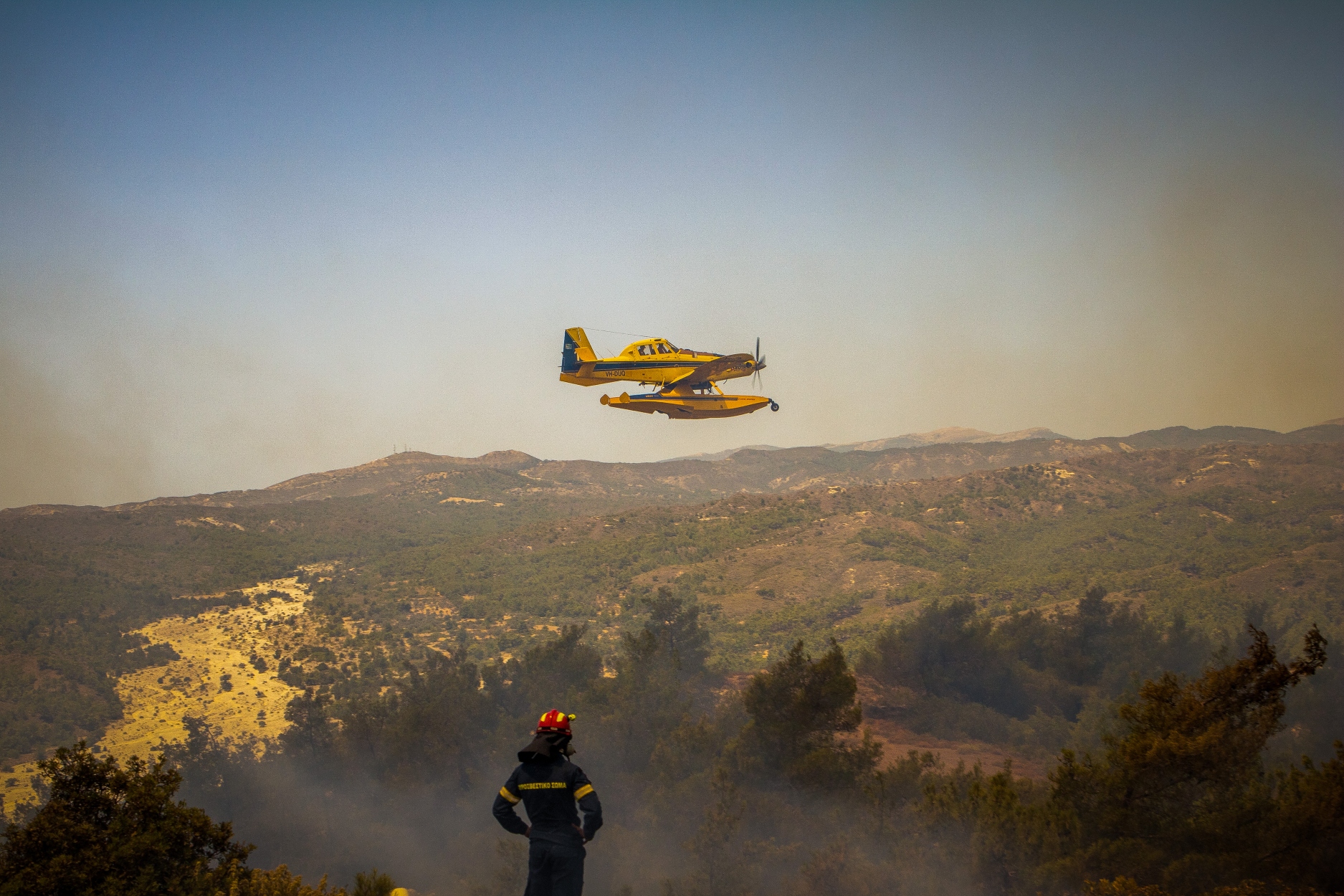 Φωτιά στη Ρόδο: Κάηκαν σπίτια στο Ασκληπιείο – Εκκενώνονται Γεννάδι και Βατί