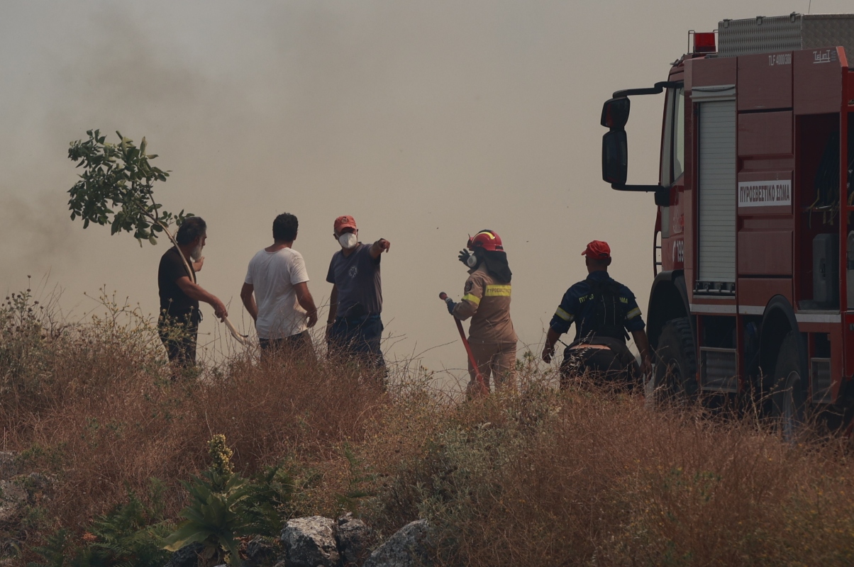 Κέρκυρα: Μεγάλες αναζωπυρώσεις σε Άγιο Γεώργιο Κασσιόπης και Άνω Περίθεια