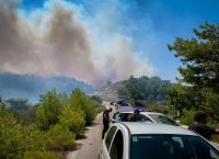 Φωτιά στη Ρόδο: Μήνυμα από το 112 για εκκένωση της περιοχής Κάλαθος