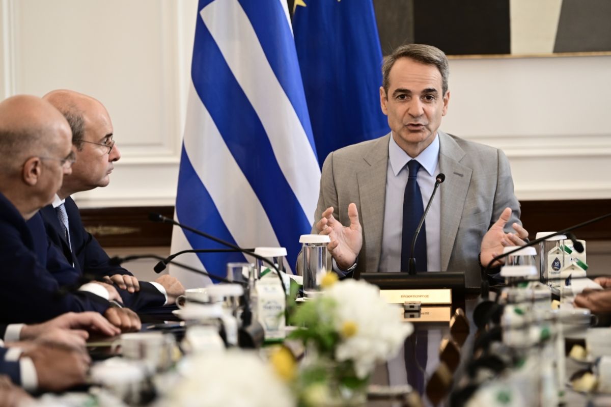 Mitsotakis: A difficult summer; state mechanism fighting on all fronts