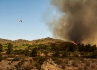 Μάχη με τις φλόγες σε Ρόδο και Κέρκυρα – Διάσπαρτες εστίες σε Κάρυστο και Δερβενάκι