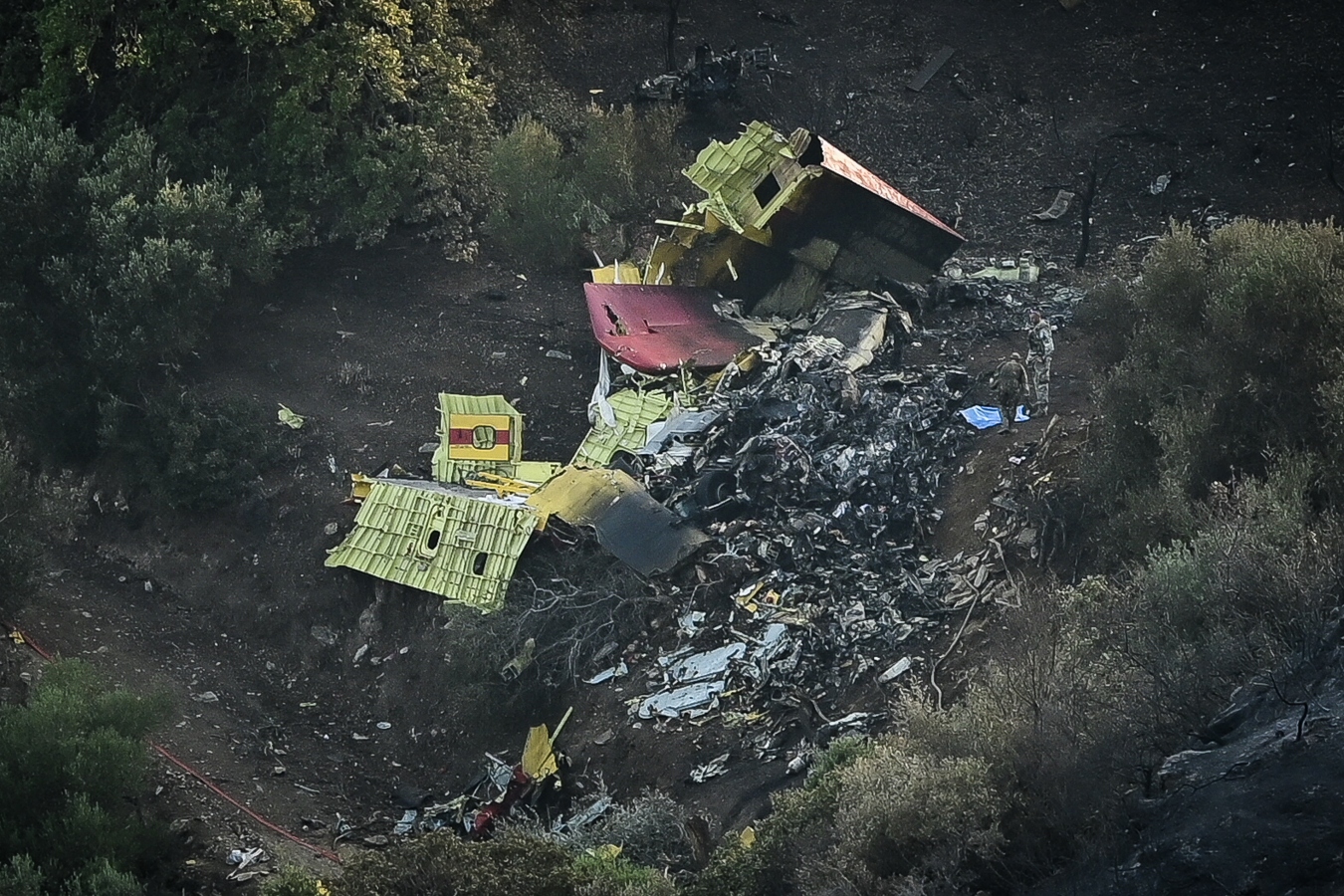 Συντριβή Canadair στην Κάρυστο: Θρήνος για τους δύο πιλότους – Έρευνα για τα αίτια