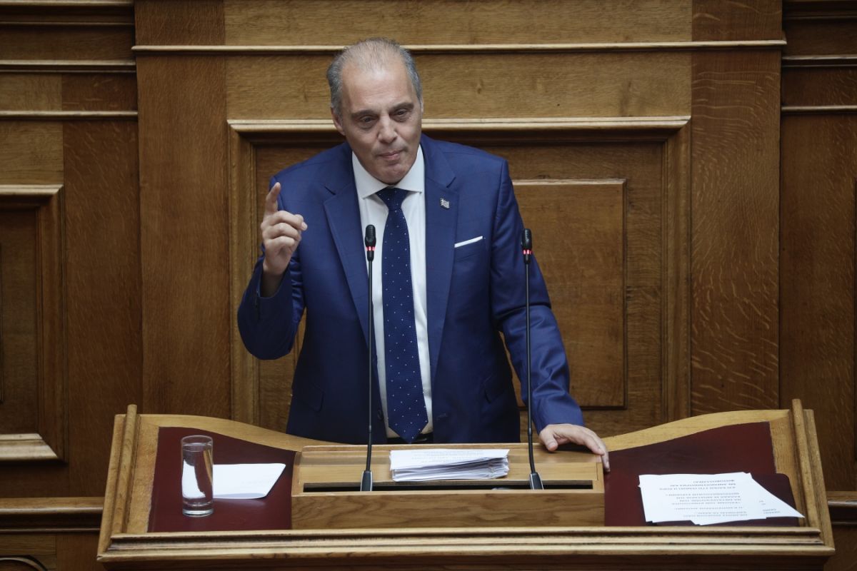 Ελληνική Λύση για παραίτηση Μηταράκη: Η ΝΔ διακατέχεται από «ταυτοτική κρίση»