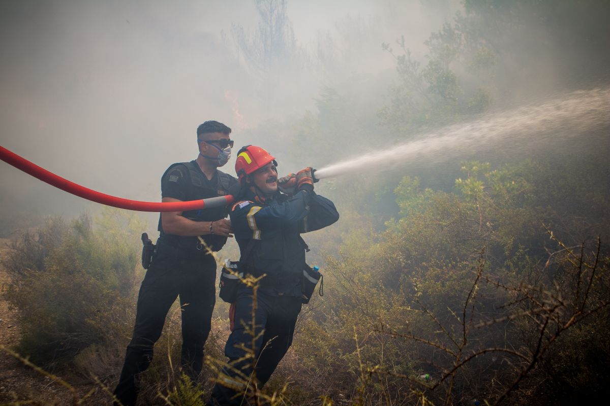 Evros fires continue, while new ones break out in Thessaly, Messinia; Soufli residents on alert