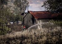Φωτιά: Εκτός ελέγχου οι φωτιές σε Μαγνησία και Φθιώτιδα – Νεκρή ηλικιωμένη