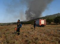 Μεγάλη αναζωπύρωση στη Λαμία – Μήνυμα από το 112 για εκκένωση της Αμφιθέας
