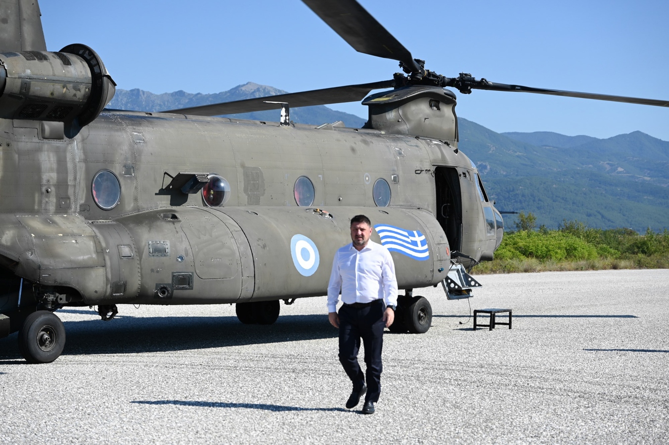 Υπουργοί και στελέχη της ΝΔ στηρίζουν Χαρδαλιά για τη «μάχη» στην Περιφέρεια Αττικής
