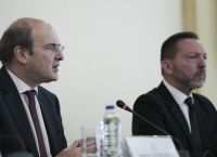 Χατζηδάκης – Στουρνάρας: Συζήτηση για τη σπουδαιότητα ανάκτησης της επενδυτικής βαθμίδας