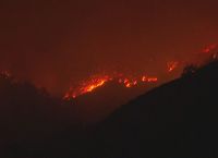 Δερβενοχώρια: Ανεξέλεγκτο το μέτωπο κινείται προς τη Μαγούλα