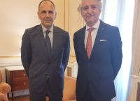 Γεραπετρίτης: Συναντήθηκε με τον Τούρκο πρέσβη στην Αθήνα