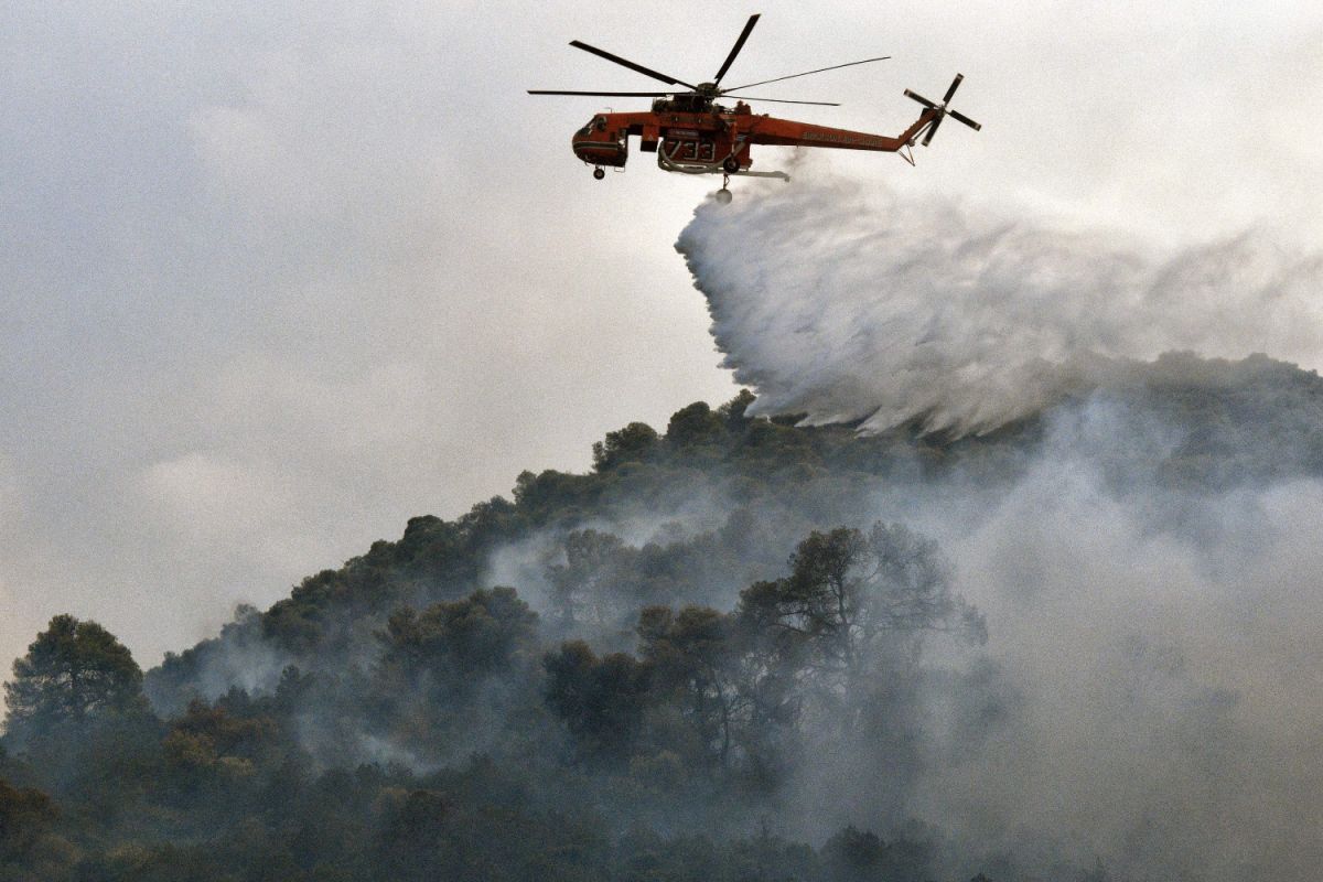 Ακραίος κίνδυνος πυρκαγιών τη Δευτέρα: Σε κατάσταση συναγερμού πέντε περιφέρειες