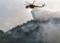Κερατέα: Μεγάλη φωτιά – Πνέουν άνεμοι έξι μποφόρ, εστάλη μήνυμα 112