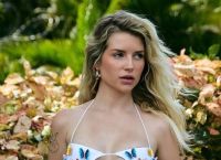 Lottie Moss: Το άτακτο κορίτσι με τις μεγάλες ρώγες