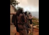 Νέα Ζωή Μάνδρα: Αγωνιώδης προσπάθεια αστυνομικών να πείσουν μοναχές να εκκενώσουν μοναστήρι