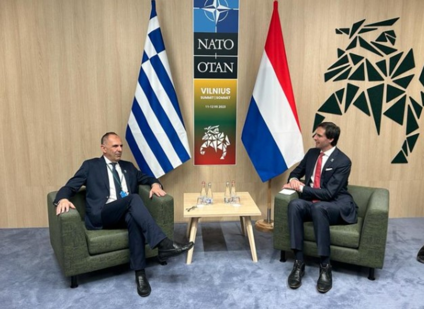 Επαφές Γεραπετρίτη στο περιθώριο της Συνόδου Κορυφής του ΝΑΤΟ